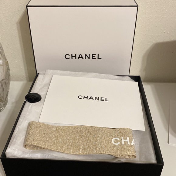 Chanel Gift Box Holiday 2023 see all photos - Picture 15 of 15